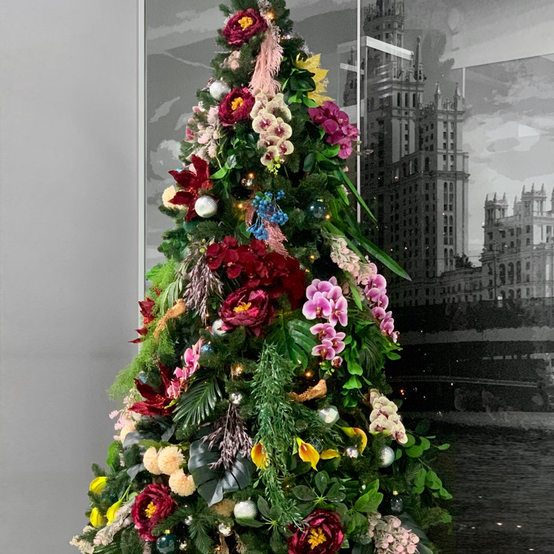 Ель Дизайнерская украшенная тропическими Цветами Christmas tree Tropical Flowers Красный Розовый Зеленый Желтый в Новосибирске | Loft Concept 