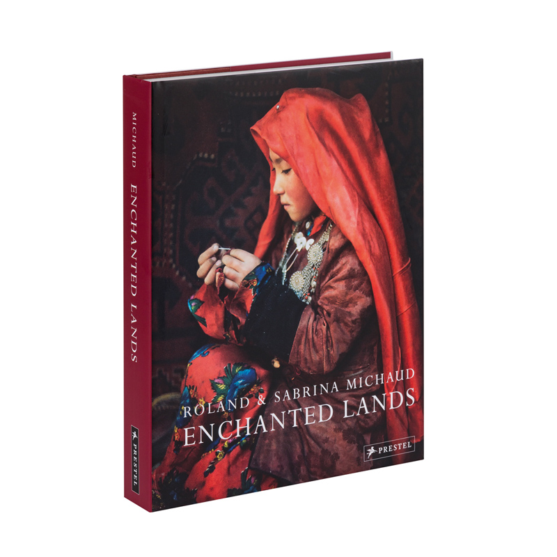 Книга ROLAND & SABRINA MICHAUD: ENCHANTED LANDS  в Новосибирске | Loft Concept 