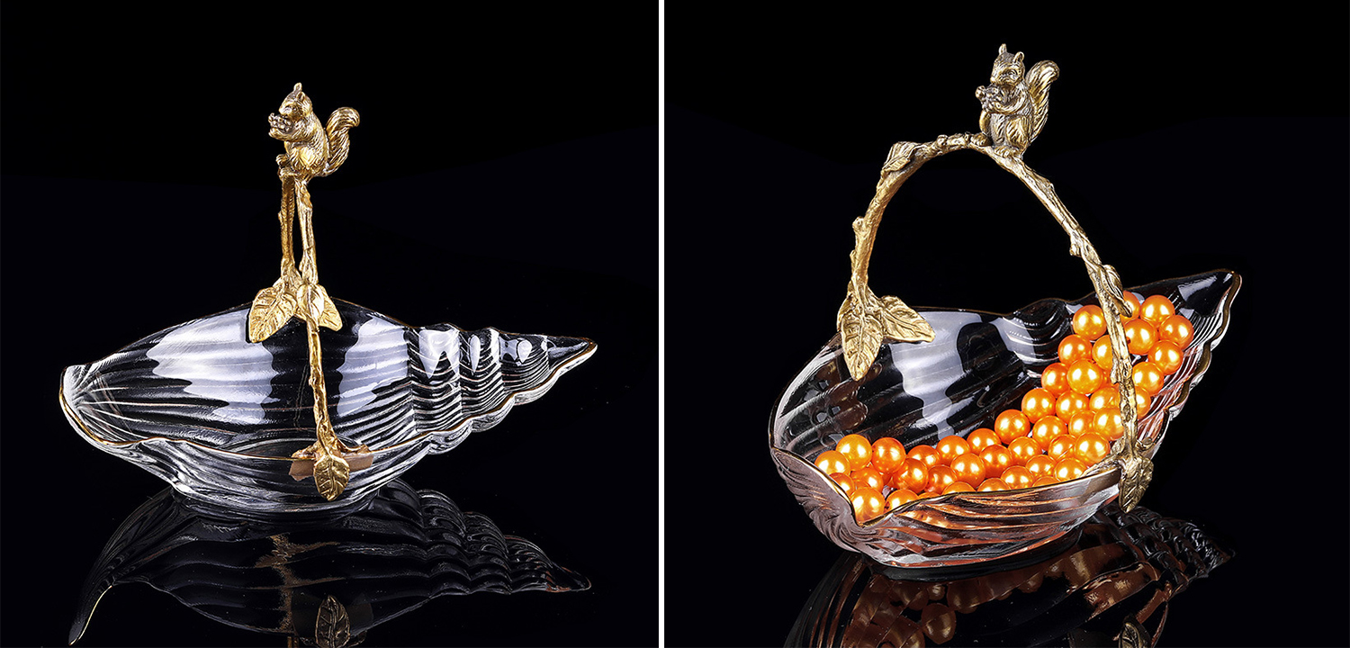 Стеклянное блюдо с бронзовой ручкой - фото