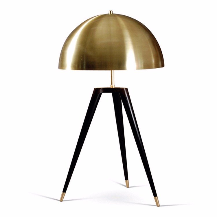 Настольная лампа Matthew Fairbank Fife Tripod Table Lamp Черный Глянцевое золото в Новосибирске | Loft Concept 