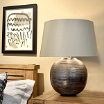 Настольная лампа с круглым фарфоровым основанием ручной работы с покрытием глазурью и белым абажуром из искусственного шелка Elstead Lighting варинант исполнения - 2 | Loft Concept в Новосибирске