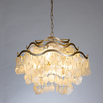 Люстра подвесная с белыми перламутровыми подвесками и изогнутыми золотистыми элементами Диаметр 60 см SHELL Chandelier варинант исполнения - 2 | Loft Concept в Новосибирске