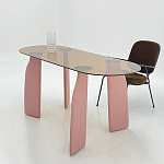 Обеденный стол со стеклянной столешницей и розовыми ножками с тканевой обивкой Wrigley варинант исполнения - 5 | Loft Concept в Новосибирске