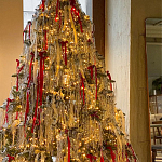 Комплект Новогодней Елки вместе с серебряной мишурой и красными лентами варинант исполнения - 1 | Loft Concept в Новосибирске