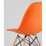 Пластиковый стул на ножках из массива бука Eames Orange варинант исполнения - 3 | Loft Concept в Новосибирске