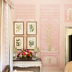 Обои ручная роспись Jharokha Arches Original colourway on pink painted Xuan paper варинант исполнения - 1 | Loft Concept в Новосибирске