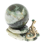 Шар с декором в виде бронзовой ящерицы на подставке из натурального камня Змеевик Natural Stone Spheres 4.5 см варинант исполнения - 2 | Loft Concept в Новосибирске