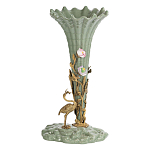 Ваза зеленая фарфоровая с волнистым краем с бронзовой фигуркой журавля Eden Garden  варинант исполнения - 1 | Loft Concept в Новосибирске