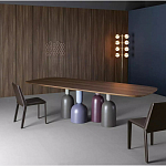 Обеденный стол деревянный с разноцветными фигурными ножками Cop варинант исполнения - 2 | Loft Concept в Новосибирске