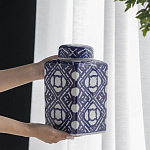 Ваза прямоугольной формы с крышкой и геометрическим узором в сине-белых цветах Blue & White Ornament  варинант исполнения - 8 | Loft Concept в Новосибирске