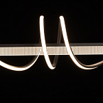 Люстра линейная черного цвета с волнообразным металлическим элементом Luke Lampco Tracer Lamp варинант исполнения - 4 | Loft Concept в Новосибирске