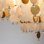 Люстра подвесная с белыми и золотыми круглыми подвесками Диаметр 70 см SHELL Chandelier варинант исполнения - 3 | Loft Concept в Новосибирске