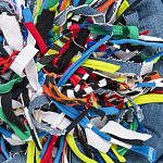 Подушка круглая из джинсовой одежды Heart Round варинант исполнения - 2 | Loft Concept в Новосибирске