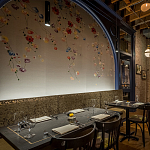 Обои ручная роспись Falling Flowers Standard colourway on Pale Grey dyed silk варинант исполнения - 2 | Loft Concept в Новосибирске