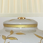 Настольная лампа с фарфоровым основанием бежевого цвета с рисунком и плиссированным абажуром на темной подставке Elstead Lighting варинант исполнения - 8 | Loft Concept в Новосибирске