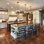 Люстра с подвесками из прозрачного стекла на кованом каркасе бронзового цвета в классическом стиле Quoizel варинант исполнения - 15 | Loft Concept в Новосибирске