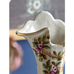 Ваза белого цвета из фарфора с цветочным рисунком и бронзовыми ручками с фигурками птиц Eden Garden porcelain and bronze варинант исполнения - 5 | Loft Concept в Новосибирске