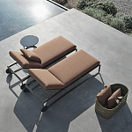 Шезлонг на металлическом каркасе с регулируемой спинкой GUELL Sunbed варинант исполнения - 2 | Loft Concept в Новосибирске