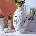 Ваза с декоративными лицами и графическими элементами в виде сердец и символов Faces of Imagination варинант исполнения - 3 | Loft Concept в Новосибирске
