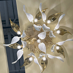Люстра потолочная с декоративными белыми и золотистыми листьями Wintery flovers варинант исполнения - 5 | Loft Concept в Новосибирске