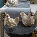 Статуэтка курица с резными белыми цветами на бежевой фактурной поверхности Rustic Chicken варинант исполнения - 4 | Loft Concept в Новосибирске