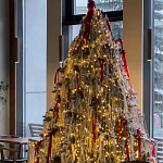 Комплект Новогодней Елки вместе с серебряной мишурой и красными лентами варинант исполнения - 2 | Loft Concept в Новосибирске