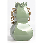 Ваза зеленого цвета из фарфора с бронзовыми ручками в виде драконов и рельефным цветочным декором Eden Garden porcelain and bronze варинант исполнения - 4 | Loft Concept в Новосибирске