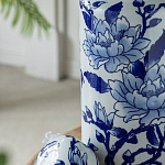 Ваза цилиндрической формы с крышкой и синим цветочным узором на белом фоне Blue & White Ornament варинант исполнения - 4 | Loft Concept в Новосибирске