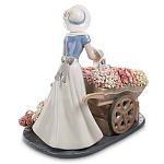 Статуэтка фарфоровая Девушка и маленькая девочка с цветами Charming Statuette варинант исполнения - 3 | Loft Concept в Новосибирске