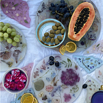 Круглый поднос из эпоксидной смолы с цветами белый Epoxy Resin Flowers Tray White варинант исполнения - 3 | Loft Concept в Новосибирске