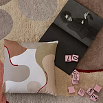 Подушка декоративная хлопковая бежевого цвета с абстрактным принтом Elysian Flow Sand варинант исполнения - 5 | Loft Concept в Новосибирске