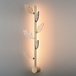 Бра с золотистой вертикальной трубкой и декоративными прозрачными листьями из стекла Sylva  варинант исполнения - 4 | Loft Concept в Новосибирске