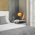 Настольная лампа с круглым деревянным отражателем и черным цилиндрическим плафоном Accord Lighting варинант исполнения - 7 | Loft Concept в Новосибирске