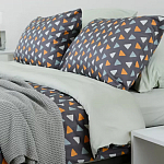 Постельное белье из сатина с принтом треугольники 150х200 см Triangular Dreams варинант исполнения - 7 | Loft Concept в Новосибирске