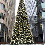 Уличная Новогодняя Ель с золотыми шарами и звездой на вершине в комплекте варинант исполнения - 1 | Loft Concept в Новосибирске