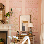 Обои ручная роспись Jharokha Arches Original colourway on pink painted Xuan paper варинант исполнения - 2 | Loft Concept в Новосибирске