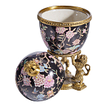 Шкатулка в форме яйца на величественных львах из фарфора с бронзовыми элементами Eden Garden варинант исполнения - 2 | Loft Concept в Новосибирске