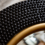 Зеркало в черной фактурной раме с золотым кантом Summon the Light варинант исполнения - 3 | Loft Concept в Новосибирске