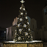 Уличная Новогодняя Ель с золотыми шарами и звездой на вершине в комплекте варинант исполнения - 2 | Loft Concept в Новосибирске