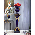 Подсвечник из темно-синего фарфора на бронзовой подставке с фигурками ангелов и декоративными ручками Eden Garden варинант исполнения - 2 | Loft Concept в Новосибирске