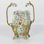 Ваза белого цвета из фарфора с ярким цветочным узором и бронзовыми ручками в виде ветвей Eden Garden porcelain and bronzeм варинант исполнения - 1 | Loft Concept в Новосибирске