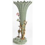 Ваза зеленая фарфоровая с волнистым краем с бронзовой фигуркой журавля Eden Garden  варинант исполнения - 2 | Loft Concept в Новосибирске