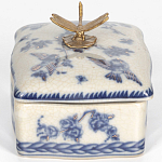 Фарфоровая шкатулка с бронзовой стрекозой Blue and White варинант исполнения - 2 | Loft Concept в Новосибирске